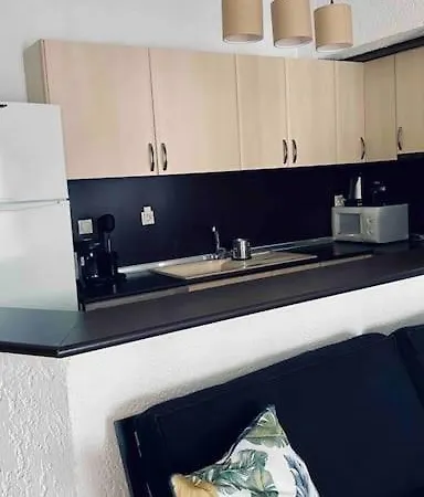 Amazing Family House! 150m From The
